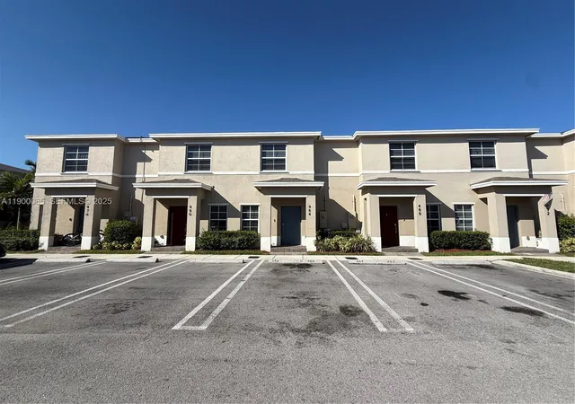 4th image of 484 Ne 5Th St, Florida City, FL 33034 | MLS# A11900065