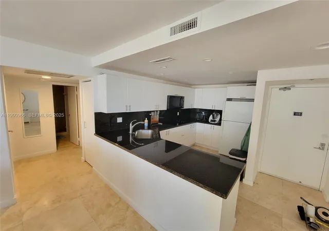4th image of 20379 W Country Club Dr #539, Aventura, FL 33180 | MLS# A11900965