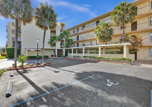 Photo 3 of Condo for sale at 890 N Federal Hwy #410, Lantana, FL 33462 | MLS# R11134537 | Listing updated on 2026-09-23