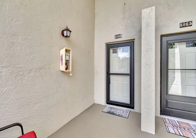 3rd image of 5869 Parkwalk Dr, Boynton Beach, FL 33472 | MLS# R11134451