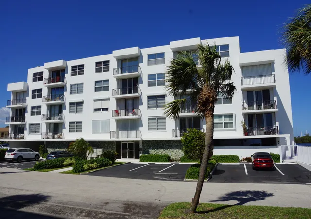 Photo 2 of Condo for sale at 301 Croton Ave #406, Lantana, FL 33462 | MLS# R11134570 | Listing updated on 2026-09-23