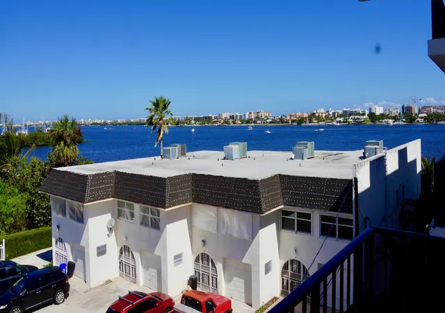 Photo 3 of Condo for sale at 301 Croton Ave #406, Lantana, FL 33462 | MLS# R11134570 | Listing updated on 2026-09-23