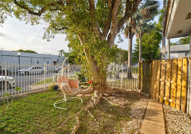 5th image of 17365 Sw 95Th Ave #17365, Palmetto Bay, FL 33157 | MLS# A11889877