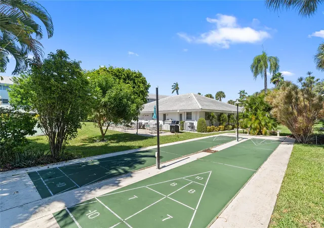 2nd image of 2050 Ne 39Th St, Lighthouse Point, FL 33064