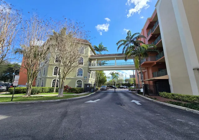 Photo 1 of Condo for sale at 1640 Presidential Way #403, West Palm Beach, FL 33401 | MLS# R11136633 | Listing updated on 2026-10-11