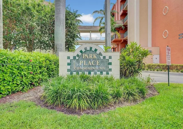 Photo 2 of Condo for sale at 1640 Presidential Way #403, West Palm Beach, FL 33401 | MLS# R11136633 | Listing updated on 2026-10-11