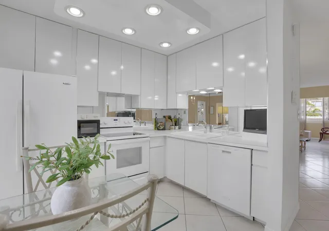 4th image of 1891 S Ocean Dr #202, Hallandale Beach, FL 33009 | MLS# R11136461