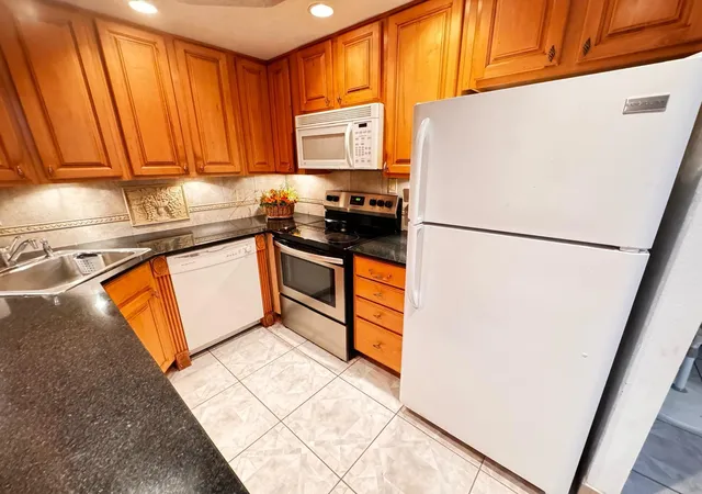 4th image of 280 Flanders #F, Delray Beach, FL 33484 | MLS# R11136031