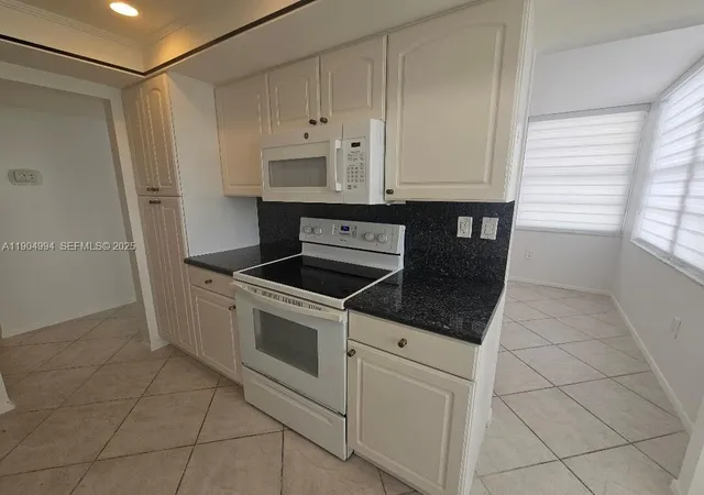 3rd image of 18041 Biscayne Blvd #204, Aventura, FL 33160 | MLS# A11904994