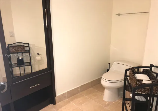 4th image of 18201 Collins Ave #5104, Sunny Isles Beach, FL 33160 | MLS# A11904372