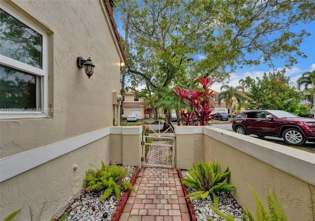 3rd image of 18060 Sw 11Th Ct, Pembroke Pines, FL 33029 | MLS# A11906047