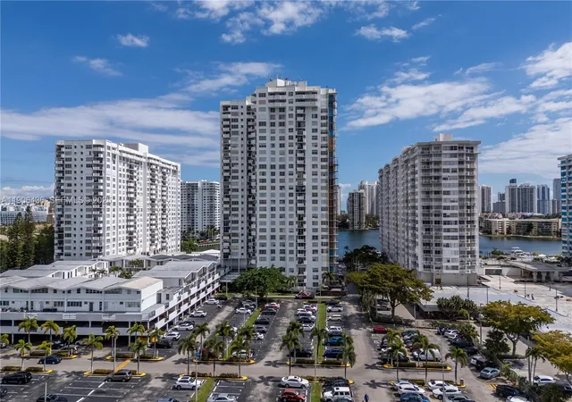 3rd image of 2750 Ne 183Rd St #2601, Aventura, FL 33160 | MLS# A11906436
