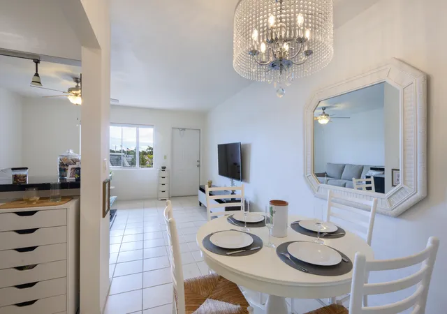 5th image of 3402 Cynthia Ln #208, Lake Worth, FL 33461 | MLS# R11137191