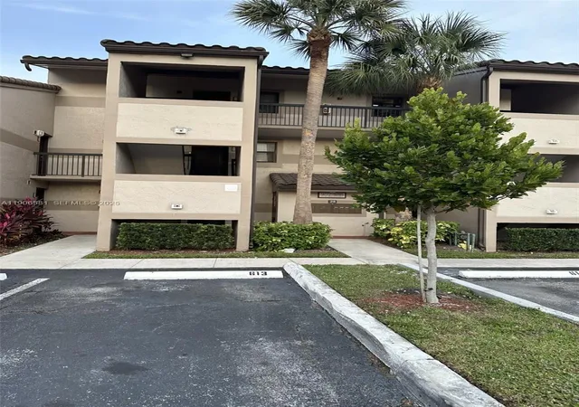Homes for sale in Sunrise, FL | 9783 Nob Hl Ct, Sunrise, FL 33351