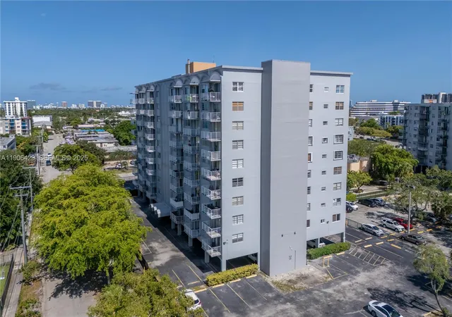 2nd image of 1470 Ne 125th Ter #PH9, North Miami, FL 33161 | MLS# A11906429