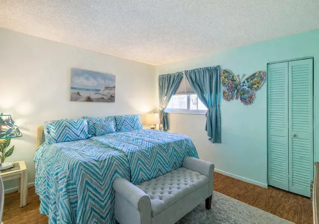 Homes for sale in Palm Springs, FL | 500 Bonnie Boulevard, Palm Springs, FL 33461 | Houzeo