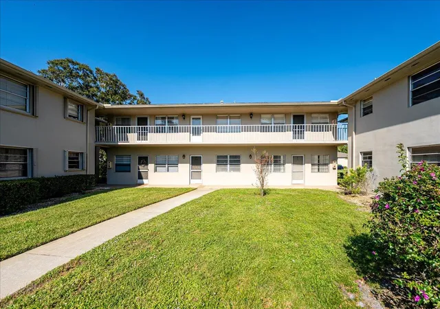 Photo 1 of Condo for sale at 28 Lake Vista Trl #105, Port Saint Lucie, FL 34952 | MLS# R11136769 | Listing updated on 2026-04-27