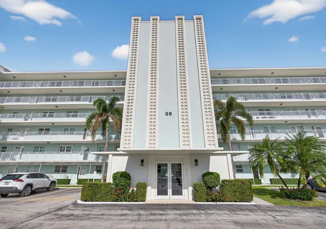 Homes for sale in North Palm Beach, FL | 36 Yacht Dr #307, North Palm Beach, FL 33408 | MLS# R11137335