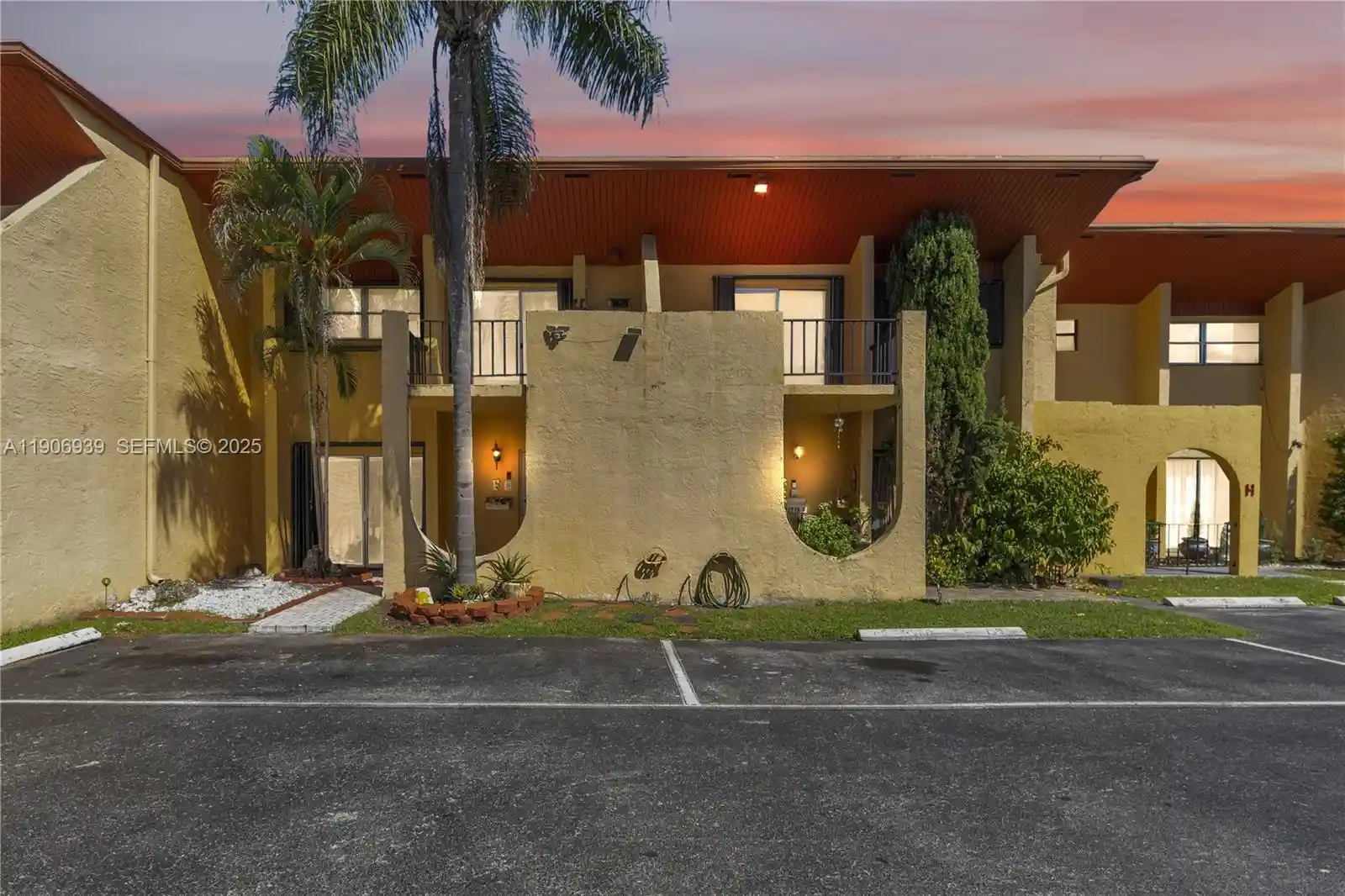 Listing Photo 1 - Condo for sale in 13715 SW 84th St located at 13715 SW 84th St, Miami, FL 33183 - Unit 13715 SW 84th Street
