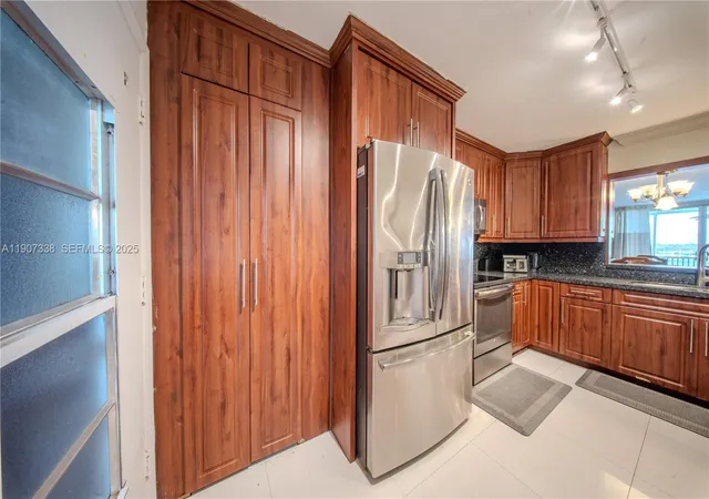 2nd image of 1660 Ne 191St St, Miami, FL 33179