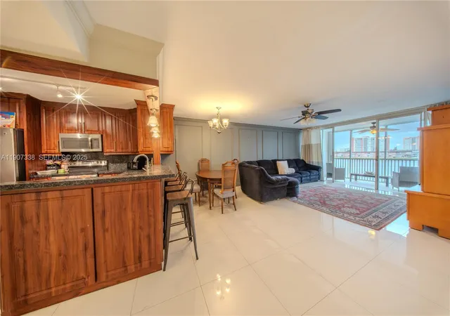 3rd image of 1660 Ne 191St St, Miami, FL 33179