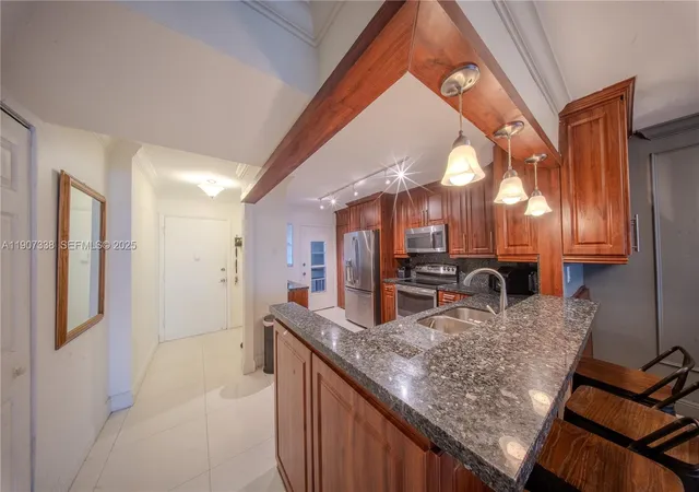 5th image of 1660 Ne 191St St, Miami, FL 33179