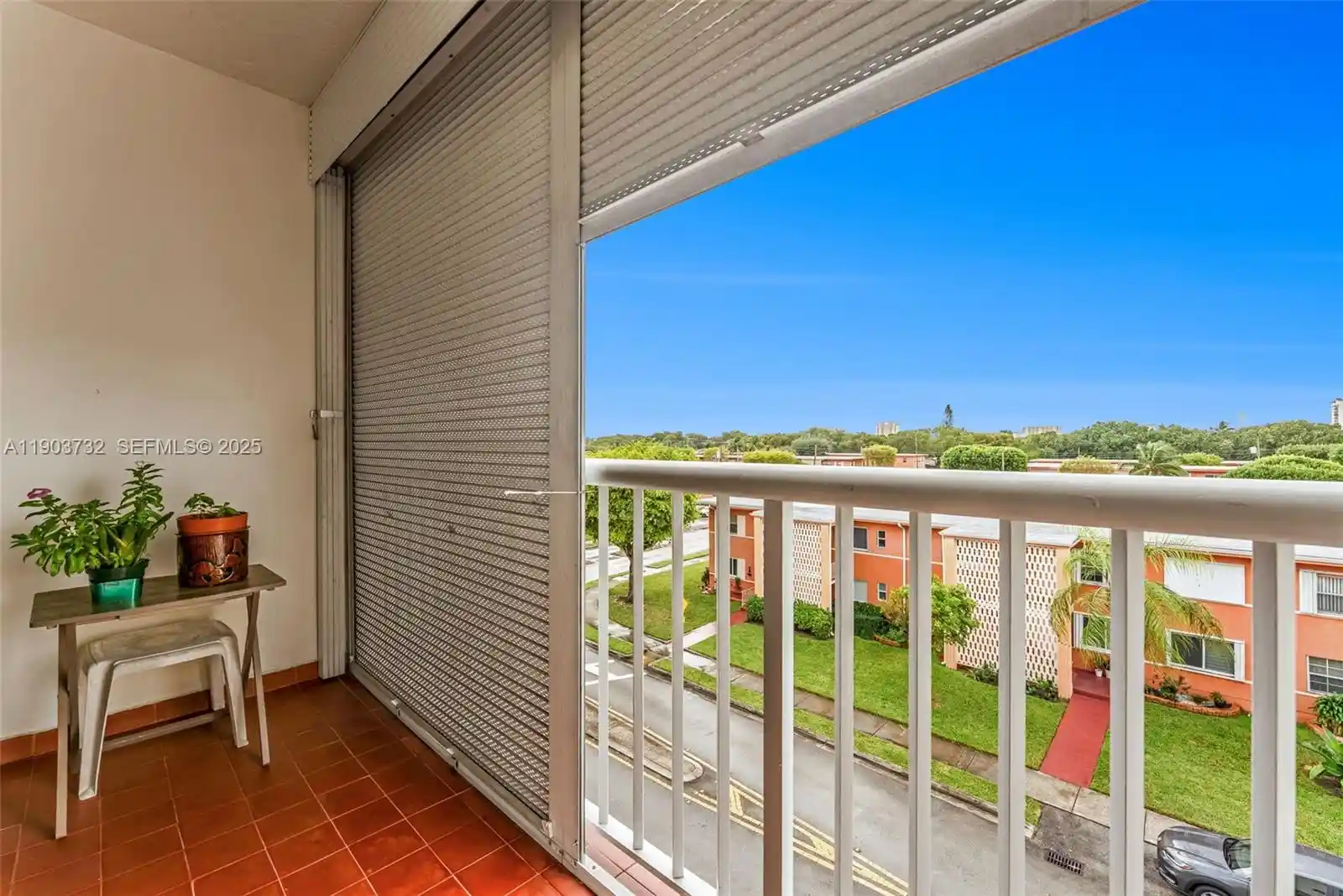 Listing Photo 1 - Condo for sale in 3661 Sw 9Th Ter located at 3661 Sw 9Th Ter, Miami, FL 33135 - Unit #402