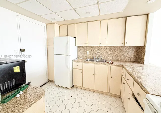 4th image of 1351 Ne Miami Gardens Dr #1404E, Miami, FL 33179 | MLS# A11899327