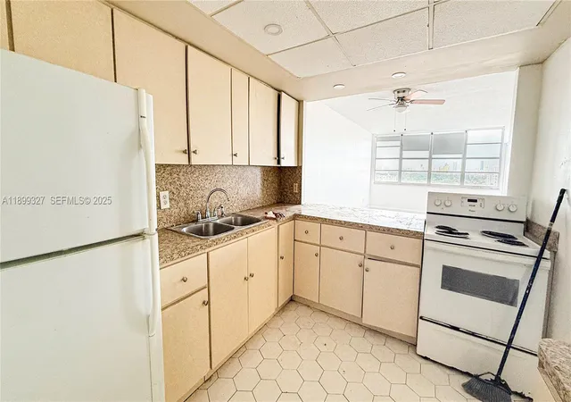 5th image of 1351 Ne Miami Gardens Dr #1404E, Miami, FL 33179 | MLS# A11899327