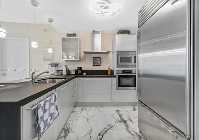 Homes for sale in Sunny Isles Beach, FL | 18201 Collins Ave #1408, Sunny Isles Beach, FL 33160 | MLS# A11907604