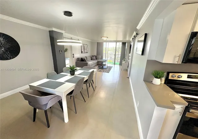 3rd image of 20500 W Country Club Dr #501, Aventura, FL 33180 | MLS# A11908494