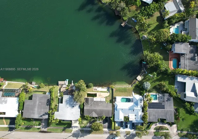 20th image of 2010 Ne 196th Ter, North Miami Beach, FL 33179 | MLS# A11908895