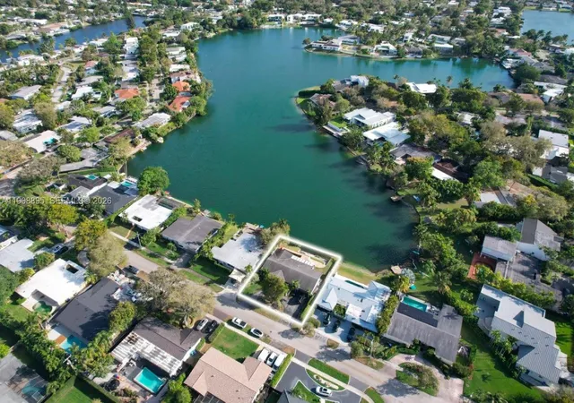 5th image of 2010 Ne 196Th Ter, North Miami Beach, FL 33179 | MLS# A11908895