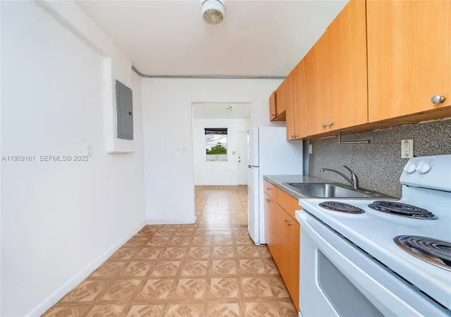 Photo 4 of House for sale at 10015 SW 170th Terrace, Miami, FL 33157 | MLS# A11909161 | Listing updated on 2026-09-23