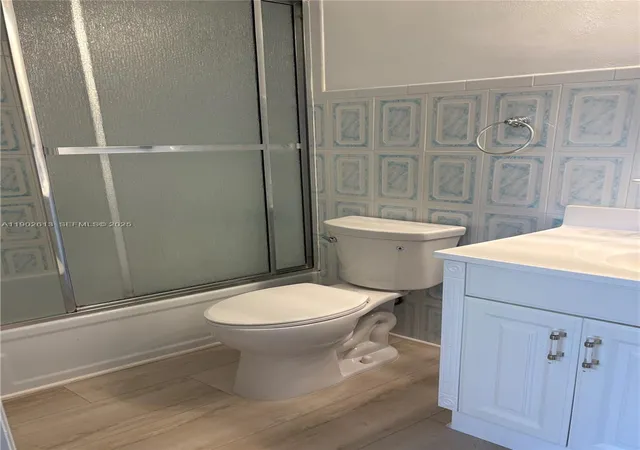 2nd image of 4700 Nw 35Th St, Lauderdale Lakes, FL 33319