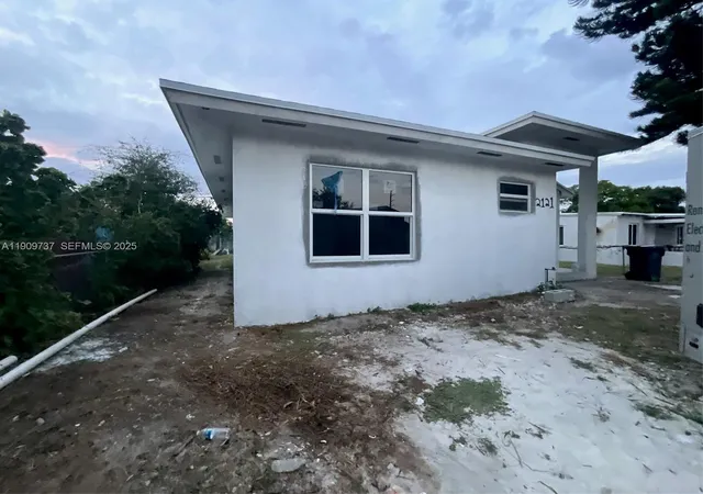 2nd image of 2121 Rutland St, Opa Locka, FL 33054 | MLS# A11909737