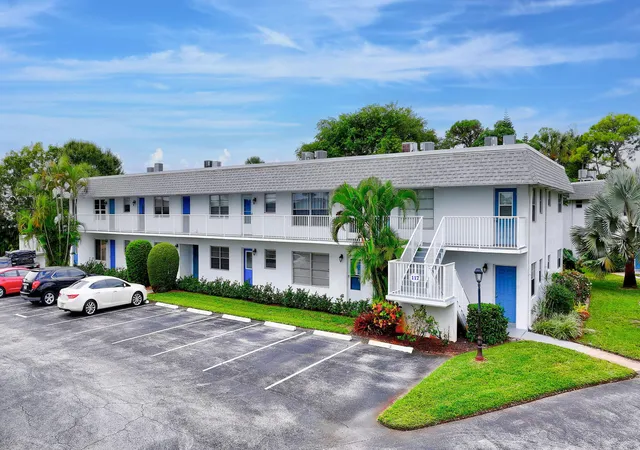 Photo 3 of Condo for sale at 2929 SE Ocean Blvd #117-7, Stuart, FL 34996 | MLS# R11138819 | Listing updated on 2026-10-10