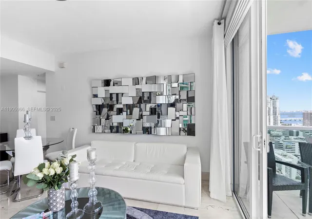 4th image of 31 Se 5Th St #4018, Miami, FL 33131 | MLS# A11905966