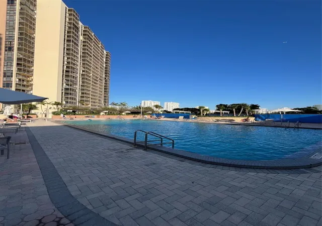 2nd image of 20301 W Country Club Dr #625, Aventura, FL 33180 | MLS# A11909514