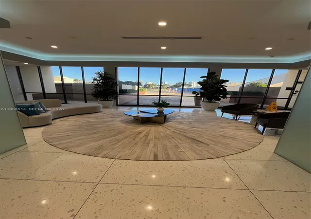 3rd image of 20301 W Country Club Dr #625, Aventura, FL 33180 | MLS# A11909514