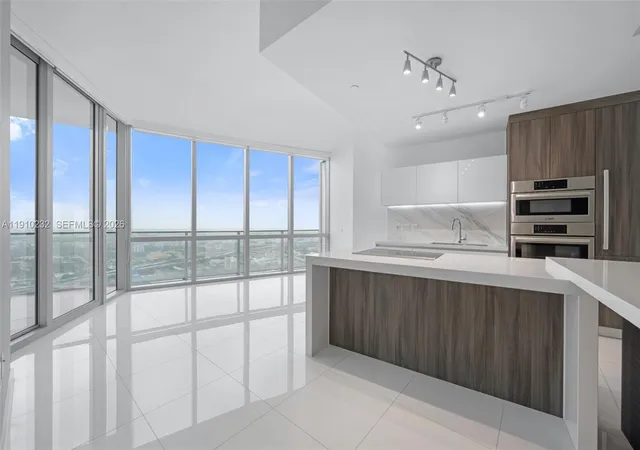 5th image of 851 Ne 1St Ave #4204, Miami, FL 33132 | MLS# A11910232