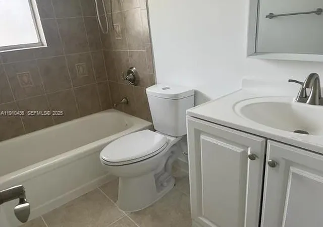2nd image of 540 Se 2nd Ave #J3, Deerfield Beach, FL 33441 | MLS# A11910436