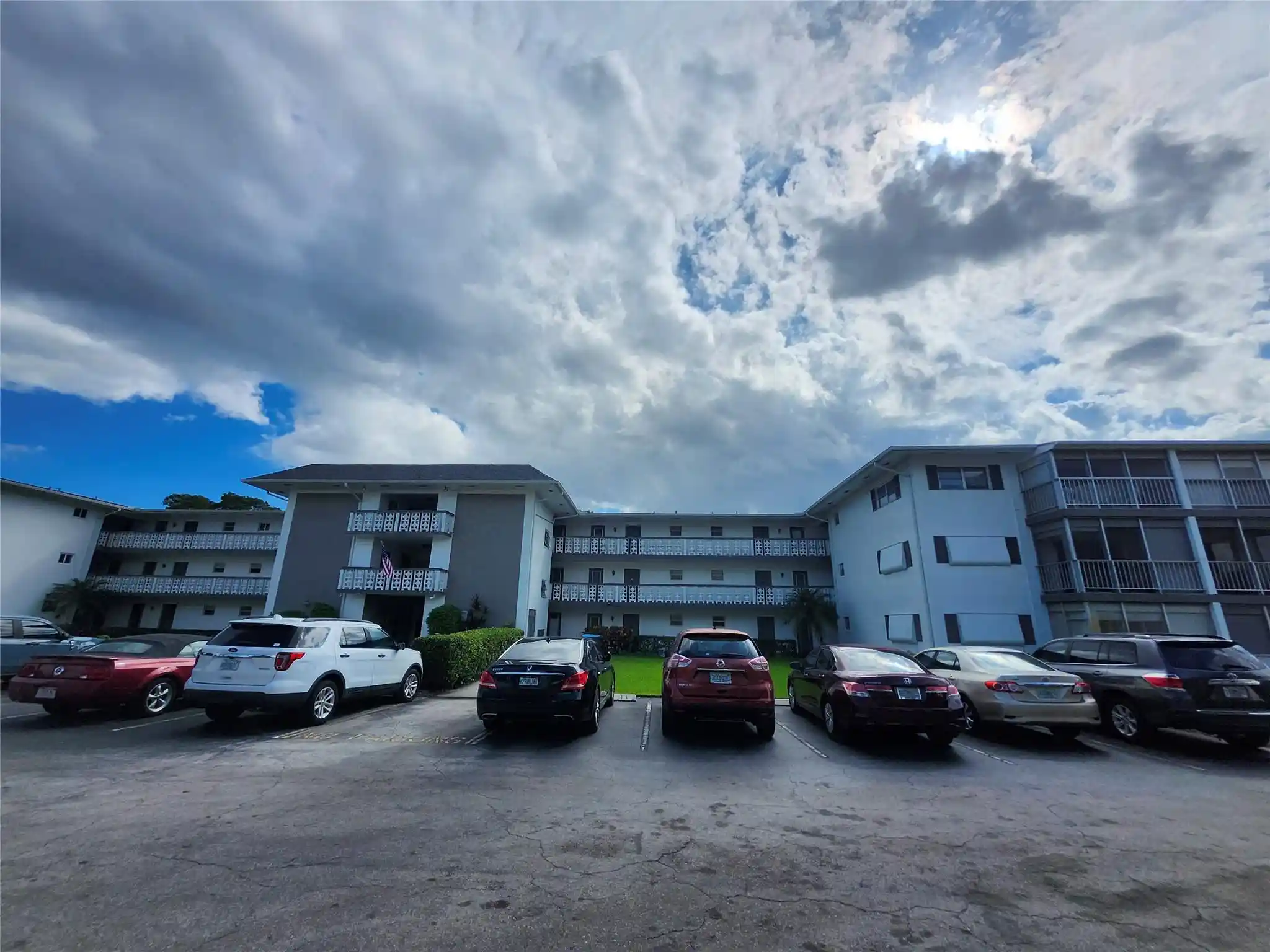 Listing Photo 1 - Condo for sale in 1201 Hillcrest Ct located at 1201 Hillcrest Ct, Hollywood, FL 33021 - Unit #105