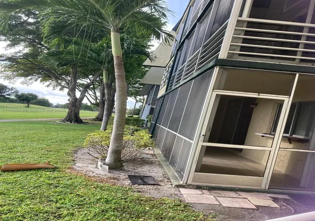 Homes for sale in Tamarac, FL | 9070 Lime Bay Boulevard, Tamarac, FL 33321 | Houzeo