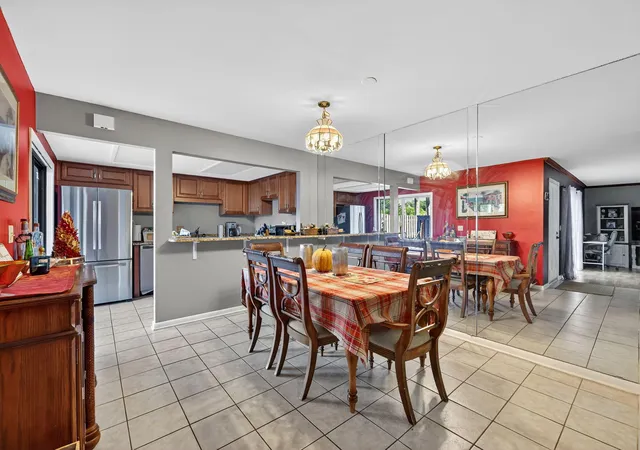 Photo 3 of Condo for sale at 3860 Jefferson St, Stuart, FL 34997 | MLS# R11139867 | Listing updated on 2026-10-10