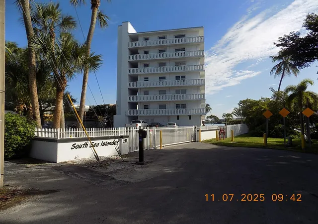 Photo 2 of Condo for sale at 231 E Lantana Rd #501, Lantana, FL 33462 | MLS# R11139715 | Listing updated on 2026-09-30