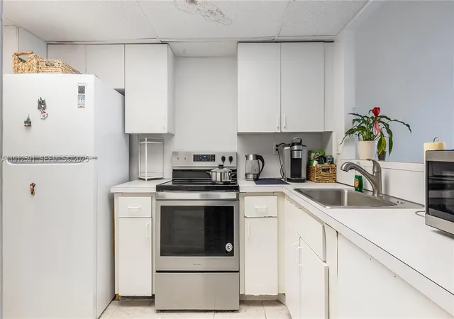 4th image of 500 Bayview Dr #117, Sunny Isles Beach, FL 33160 | MLS# A11912591