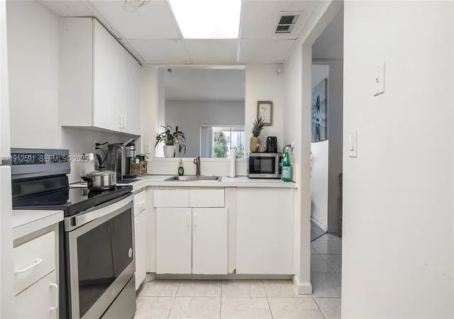 5th image of 500 Bayview Dr #117, Sunny Isles Beach, FL 33160 | MLS# A11912591