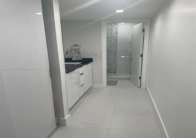 3rd image of 20400 W Country Club Dr #615, Aventura, FL 33180 | MLS# A11912795
