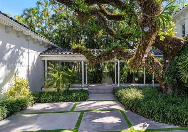 3rd image of 5770 Sw 100Th St, Pinecrest, FL 33156 | MLS# A11902700
